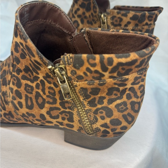 SUN STONE Womens Brown Leopard Print Abby Round Toe Block Heel Booties 8 W - Picture 5 of 9